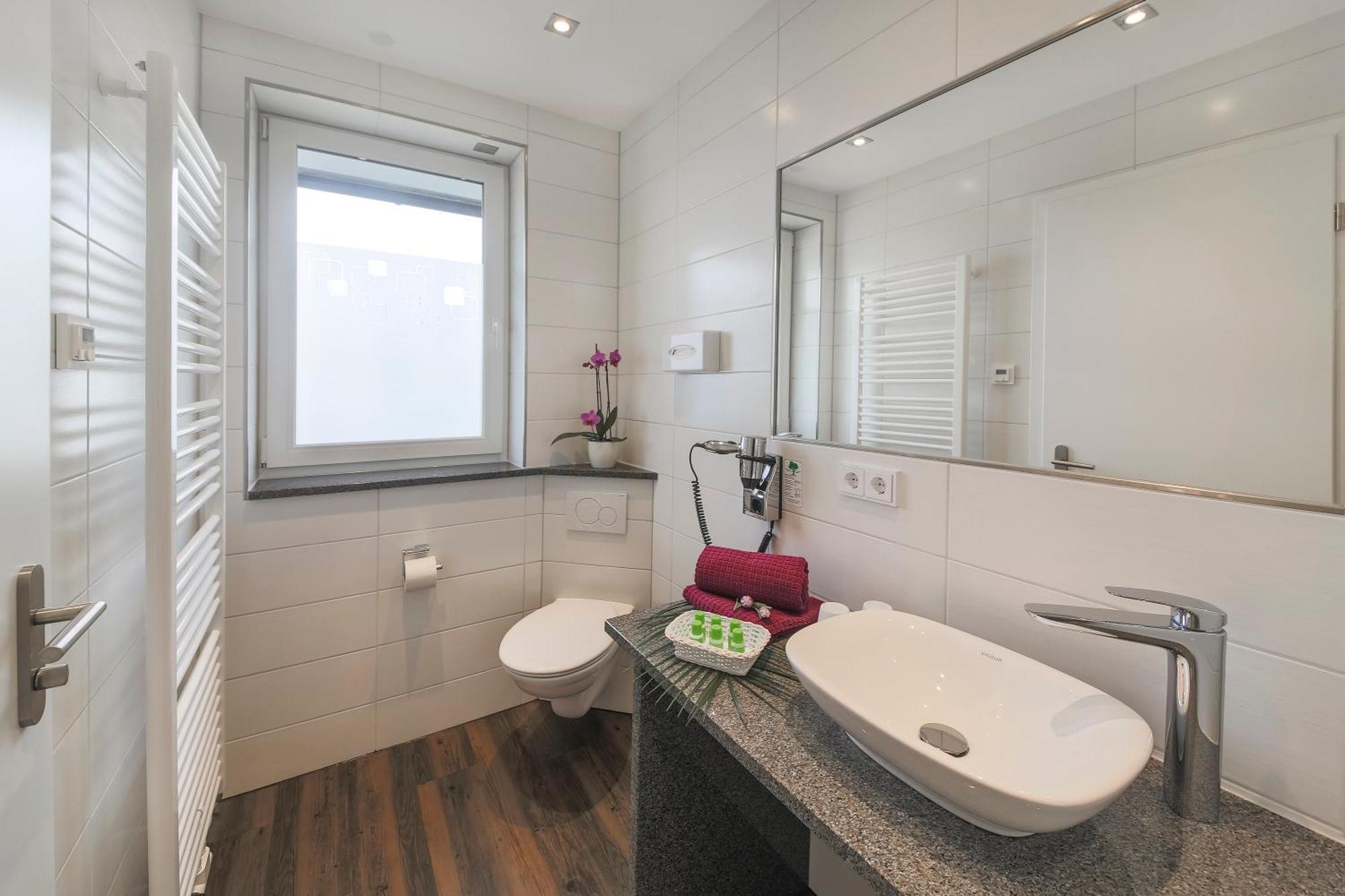 Hotel Gaestehaus Stock Zimmer Sahnehaeuble Friedrichshafen Bagian luar foto
